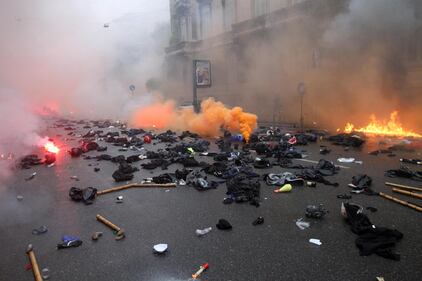 I black bloc si cambiano d'abito e fuggono 5