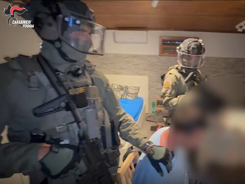 Ospite di amici, abusa della figlia: arrestato 48enne