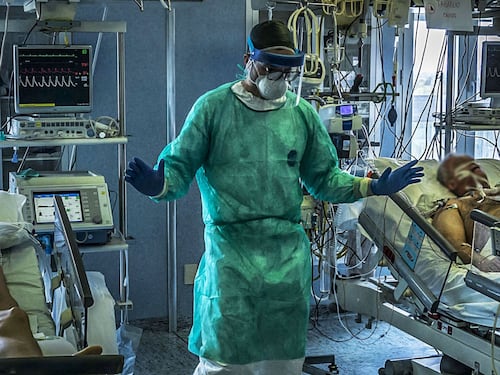 Virus, a Napoli quattro pazienti si risvegliano dopo l'uso del Tocilizumab