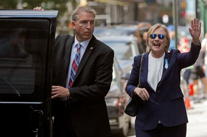 Hillary Clinton esce dalla casa della figlia dopo il malore 1