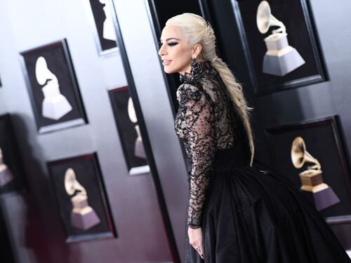 Grammy 2018, star sul red carpet