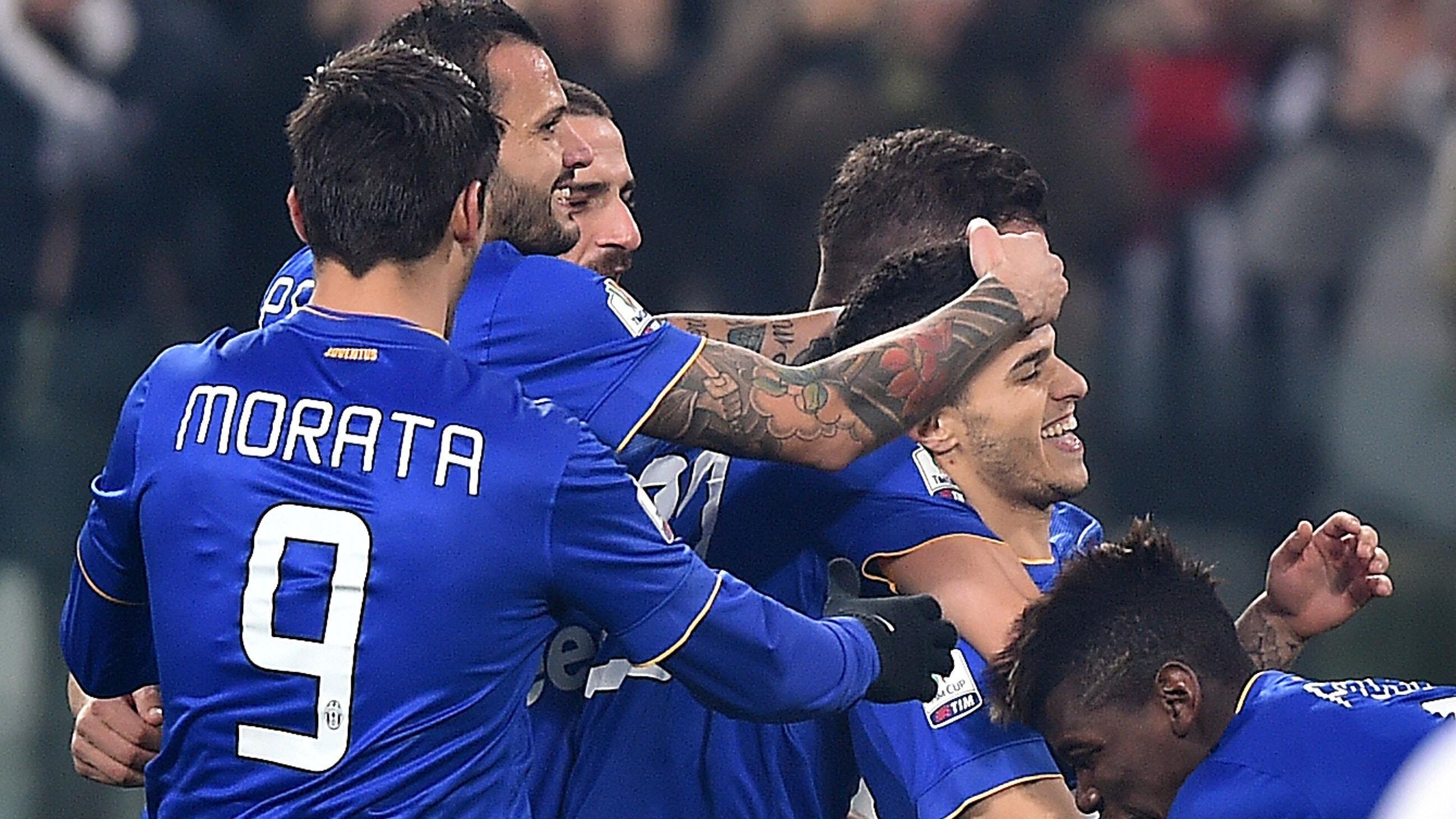 E la Juve festeggia il tutto esaurito giocando a tennis