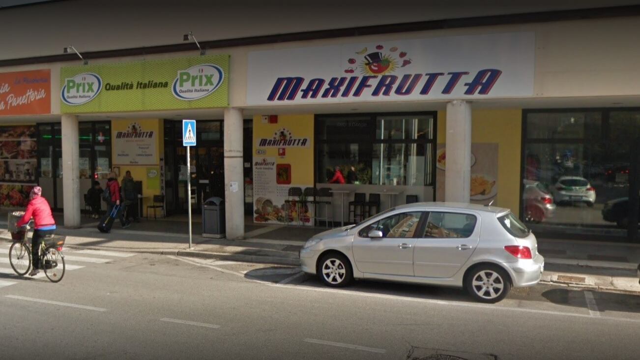 Padova, magrebino minaccia passanti poi aggredisce poliziotti