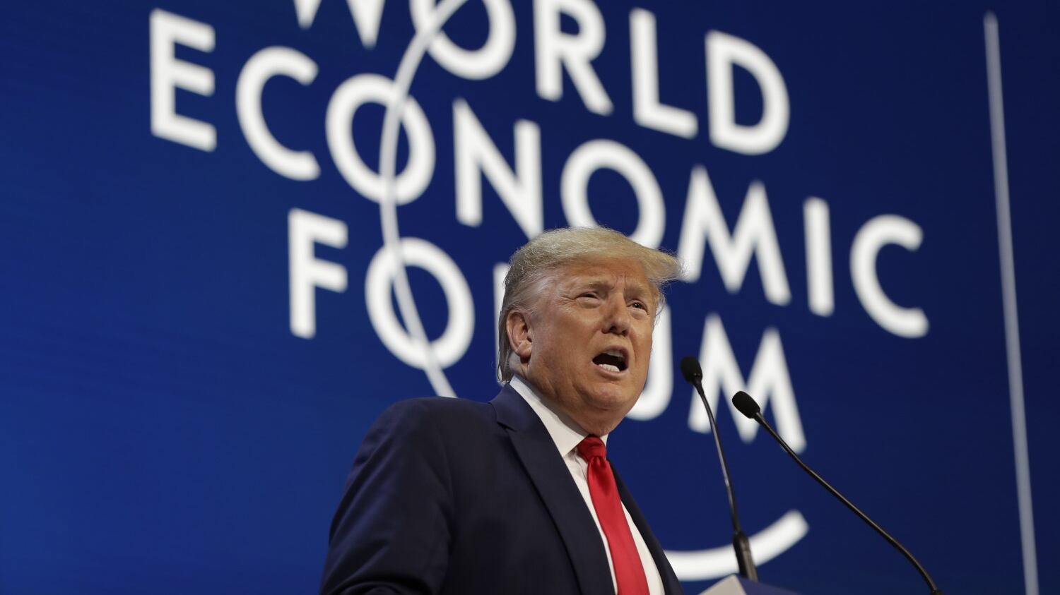 Davos, Trump: “Ambientalisti profeti di sventure. Noi mai così forti”