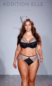 Ashley Graham topless in Messico 13