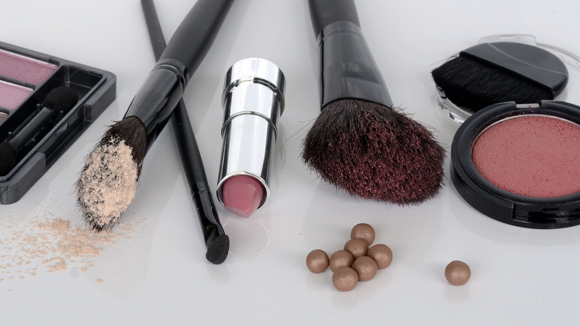 Make up: gli errori che fanno male alla salute