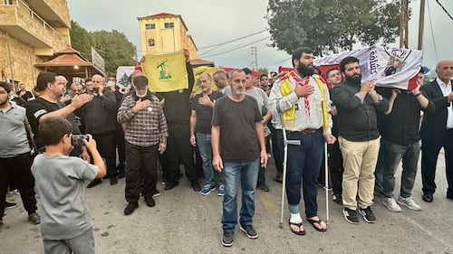 Funerale delle 16 vittime dei bombardamenti mirati israeliani