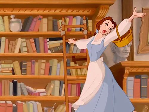 I libri perfetti da regalare a Natale: la guida tra classici e novità