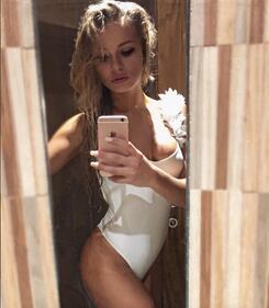 Mercedesz Henger sexy lato b tra le lenzuola 9