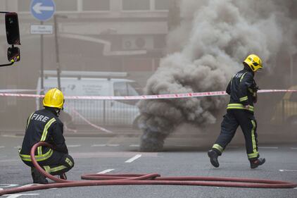 Maxi incendio a Londra: 2mila persone in fuga 14