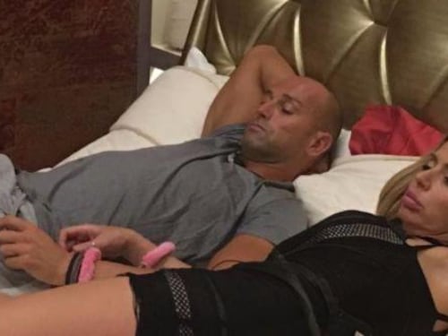Gf Vip, quelle manette hot per Bettarini e Marini