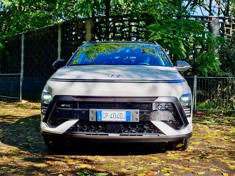 Hyundai Kona Hybrid: la gallery del crossover ibrido da 23 km/l 4