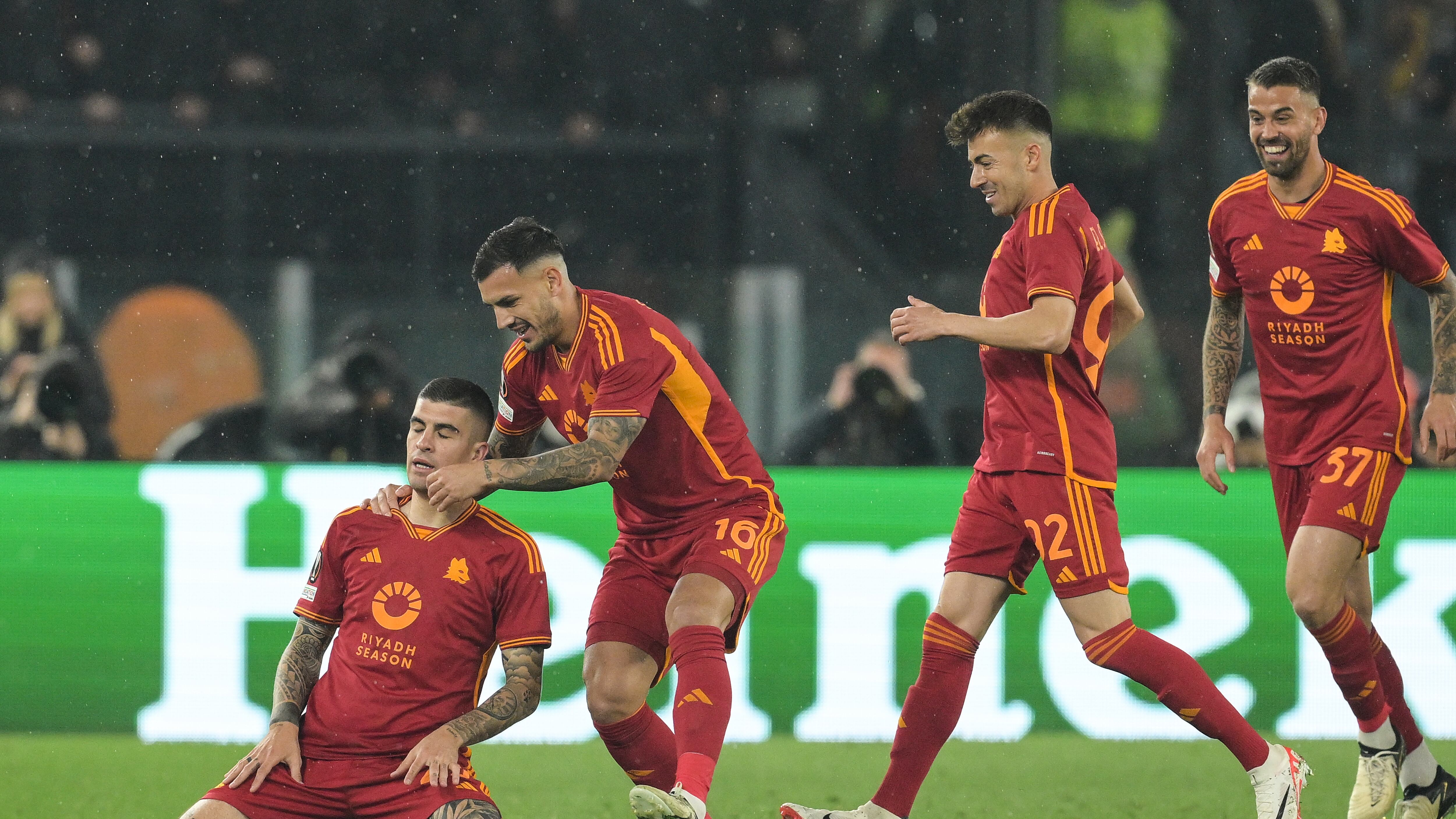 La Roma passa in 10 uomini contro il Milan: vince 2-1 e vola alle semifinali di Europa League