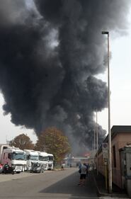 Maxi incendio in una azienda chimica a San Giuliano Milanese 4