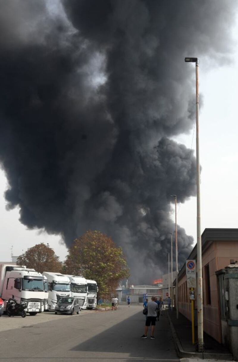 Maxi incendio in una azienda chimica a San Giuliano Milanese 4