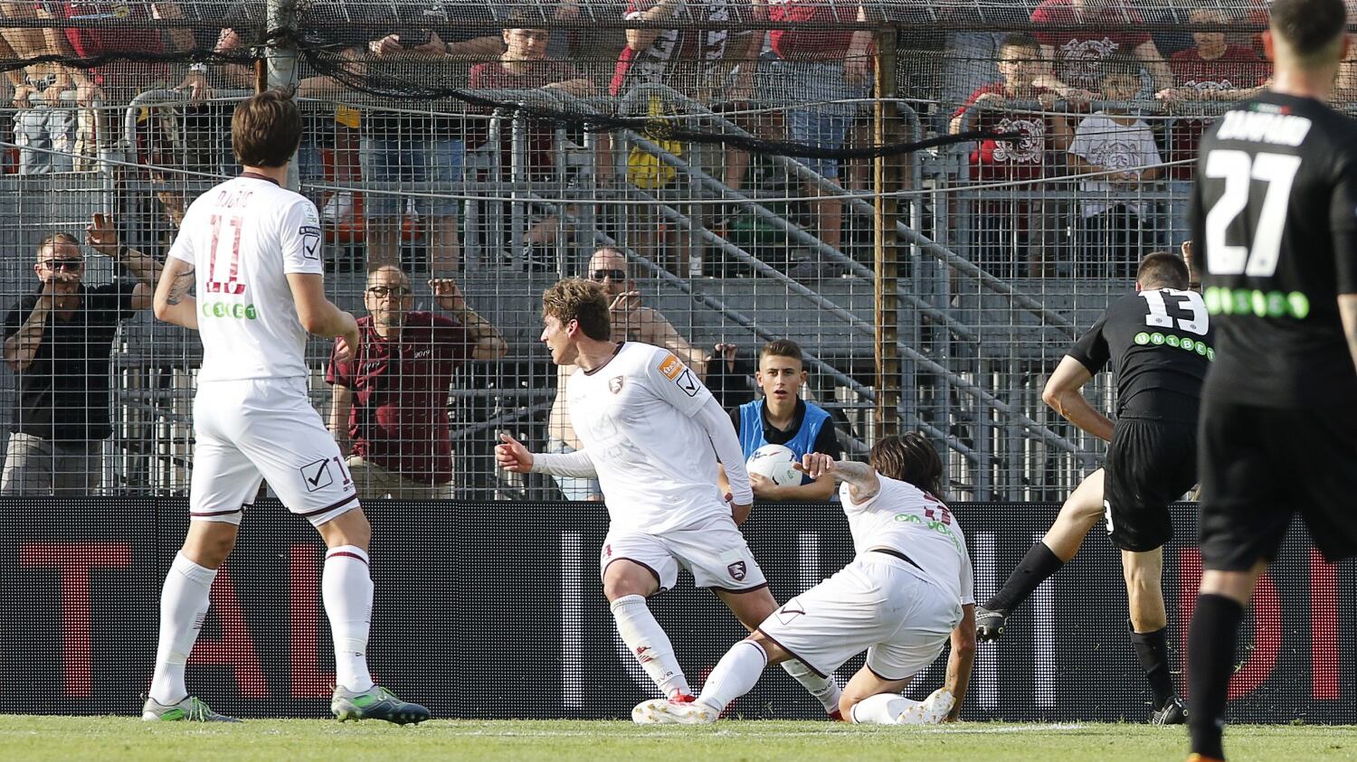 Serie B, la Salernitana batte il Venezia 4-3 dopo i calci di rigore. Campani salvi
