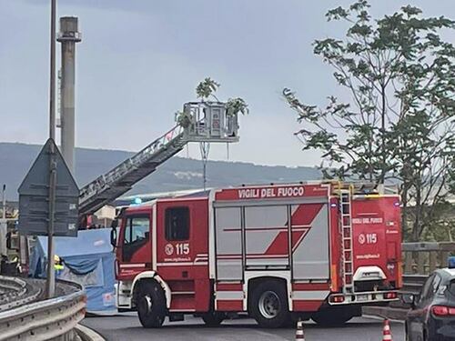 "Non ci sono prove". Quei sospetti sul cadavere appeso al guardrail