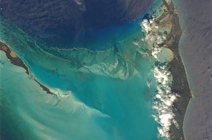 "Le ipnotiche sfumature di blu del Mar dei Caraibi", Luca Parmitano - Facebook