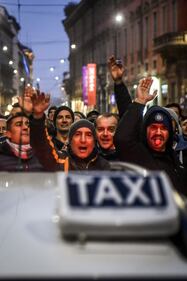 La protesta dei tassisti a Milano  1