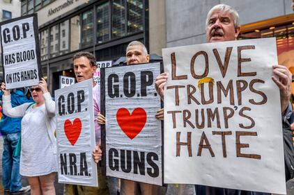 New York, manifestazioni sotto la Trump Tower 15