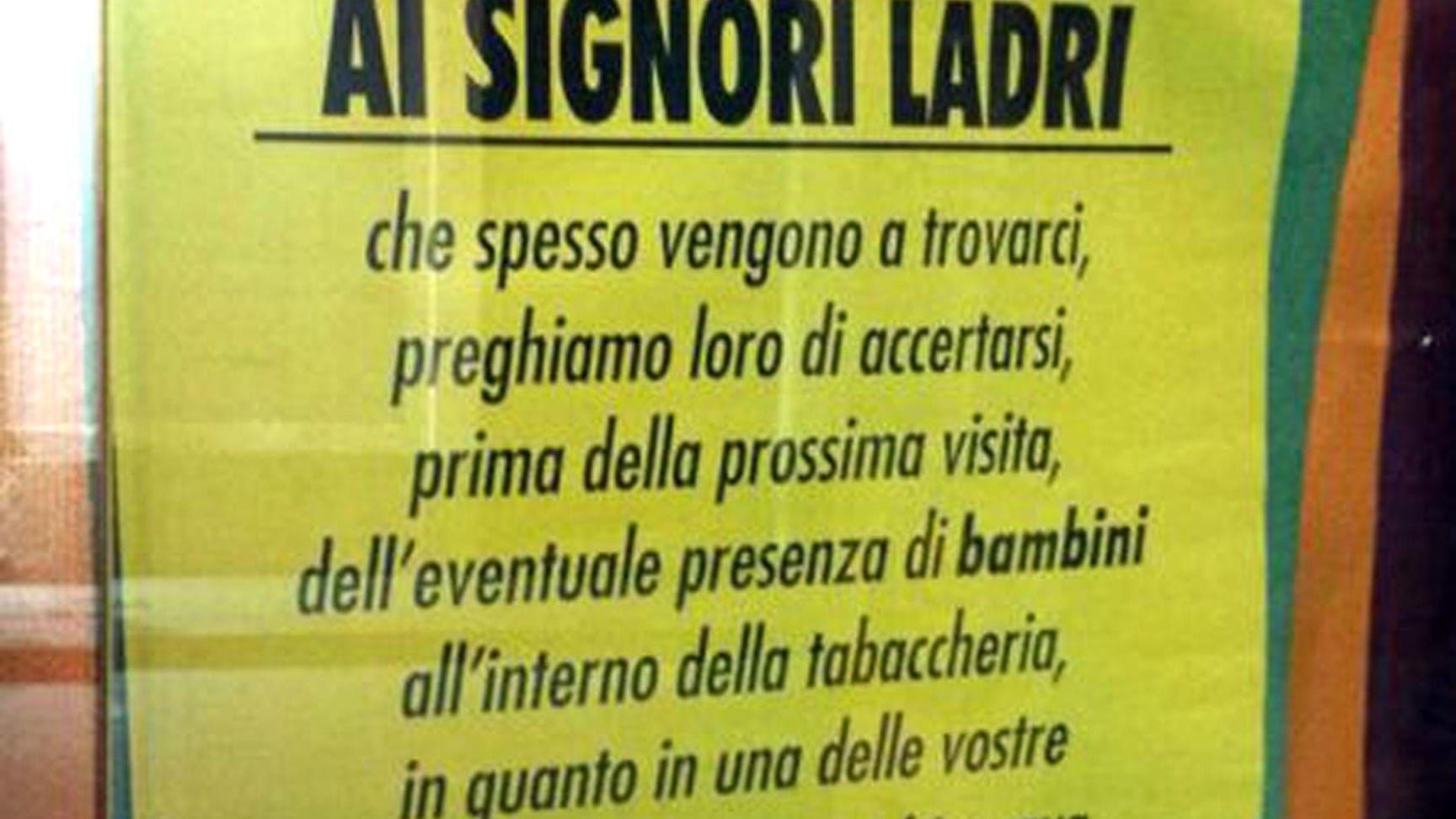 Il tabaccaio scrive ai ladri: "State attenti ai bambini"