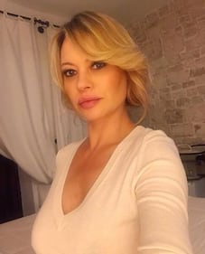 Anna Falchi, scollatura hot sui social 7