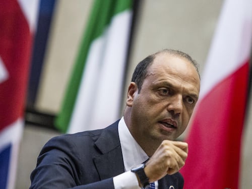 Alfano: "Il Pdl compatto voti la fiducia a Letta"