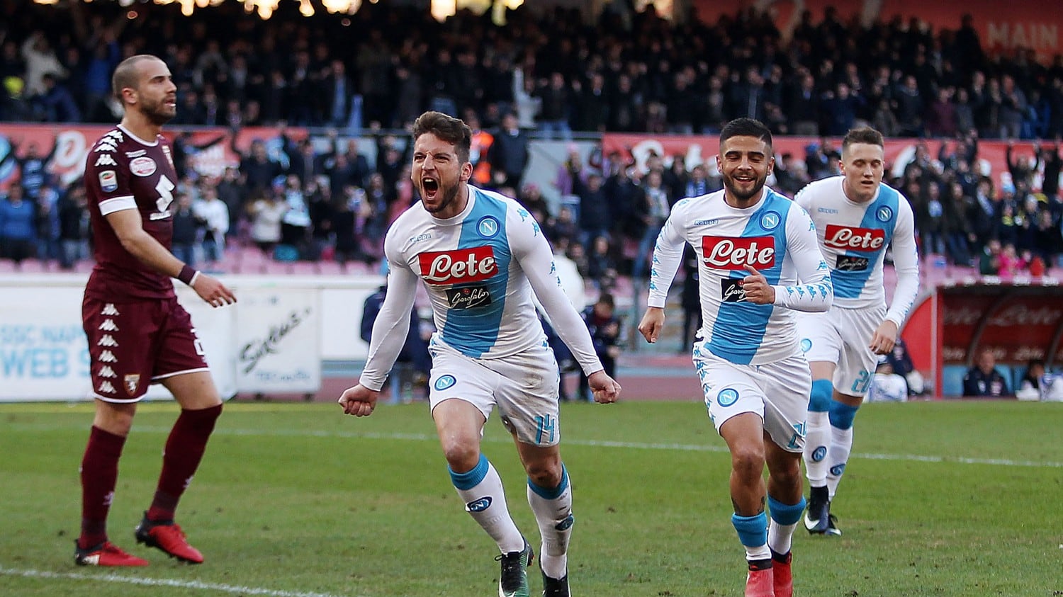 Serie A: il poker di Mertens fa volare il Napoli al terzo posto in solitaria