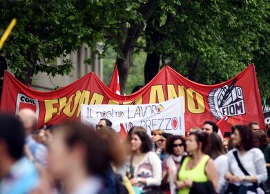 La "buona scuola" in piazza contro la riforma:  "Renzi puffarolo" 17