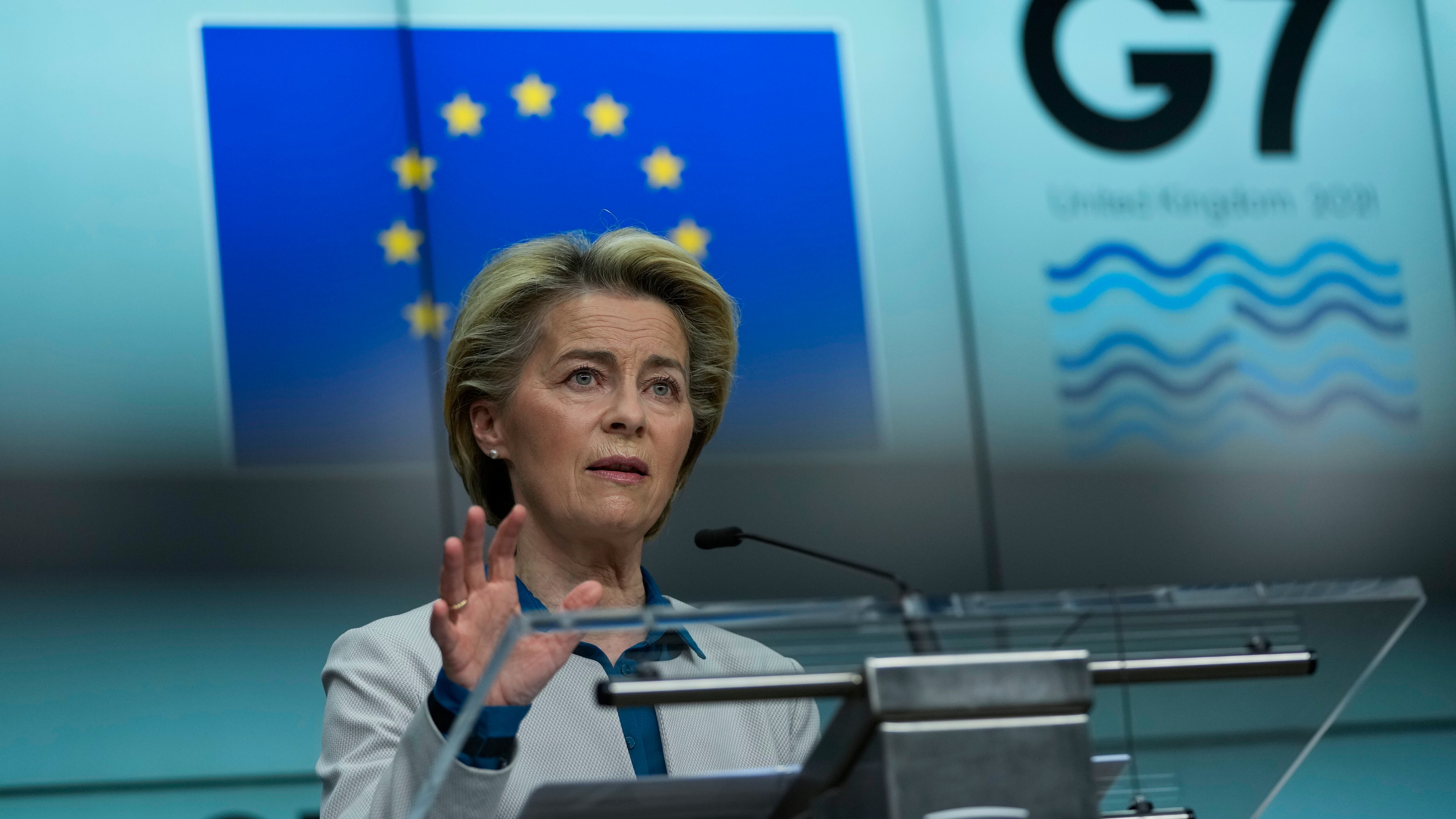 Polonia, sfida senza precedenti alle fondamenta dei Trattati. Von der Leyen: "Io li proteggerò"