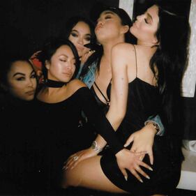 Jenner e Hadid, le sexy sorelle della moda 36