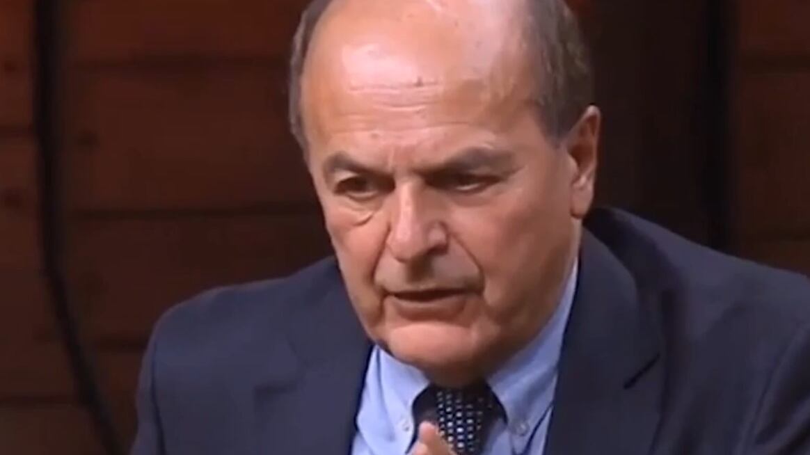 Bersani si scatena in tv: Floris spegne microfono., ma lui continua a parlare