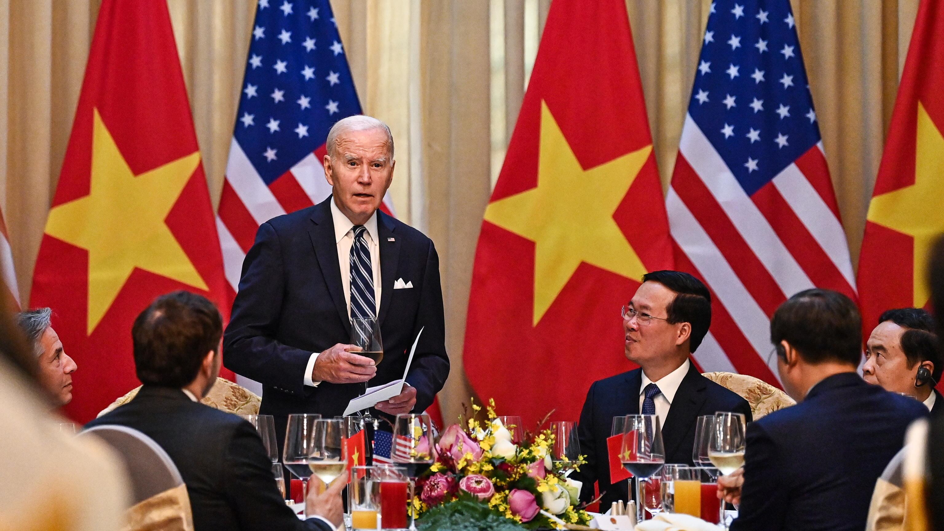 "Me ne vado a letto...": cosa svela l'ultima gaffe di Joe Biden