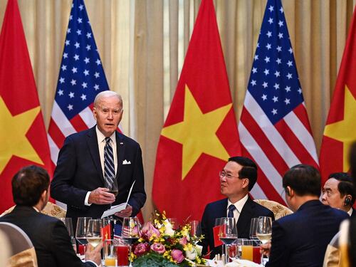 "Me ne vado a letto...": cosa svela l'ultima gaffe di Joe Biden