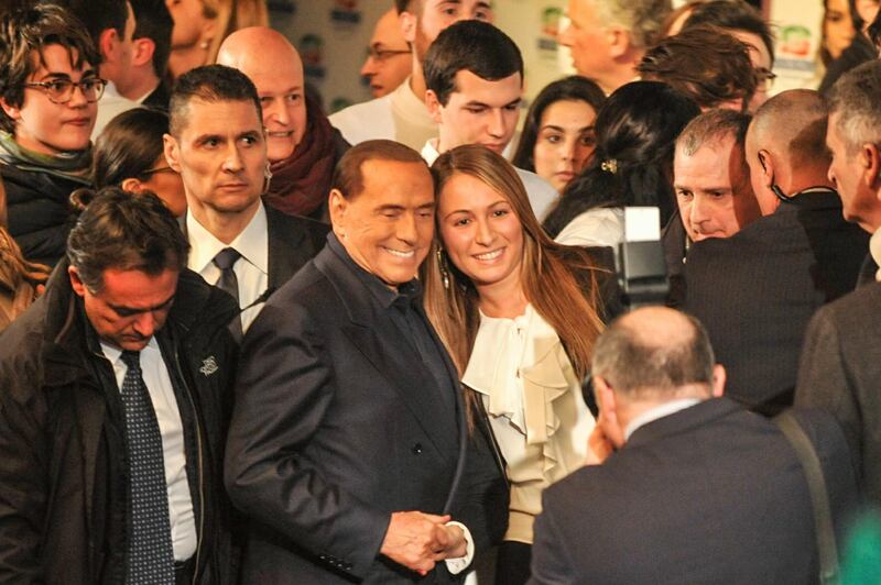 L'affetto che circonda Berlusconi a Milano 1