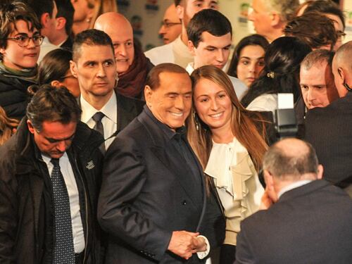 L'affetto che circonda Berlusconi a Milano