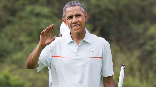 Golf e "mise" a fiori. Gli Obama alle Hawaii per Natale 10