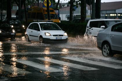Milano, nubifragio mette in ginocchio la città 7