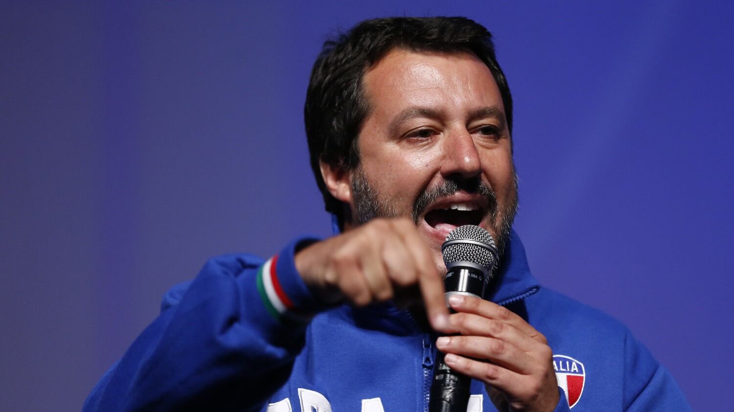 "Via Siri ma voglio la flat tax". Salvini strappa con i 5 Stelle