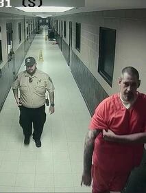 Giallo su Casey White e Vicki White spariti dal centro di detenzione in Alabama 4
