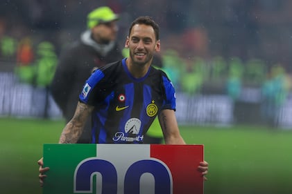 Esplode la gioia dei giocatori dell'Inter dopo la vittoria nel derby 10