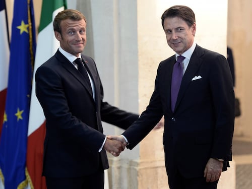 Da Conte e Macron solo parole. Ma intanto i migranti sbarcano