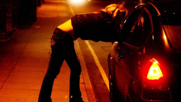 La rivolta delle prostitute contro l'idea della Raggi di multare i loro clienti