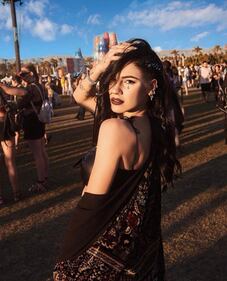 Giulia De Lellis sexy  "dark lady" al Coachella Festival 2
