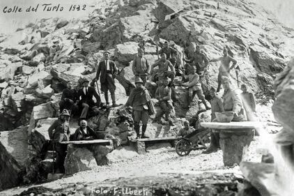Gli Alpini impegnati a costruire la strada del Turlo 4