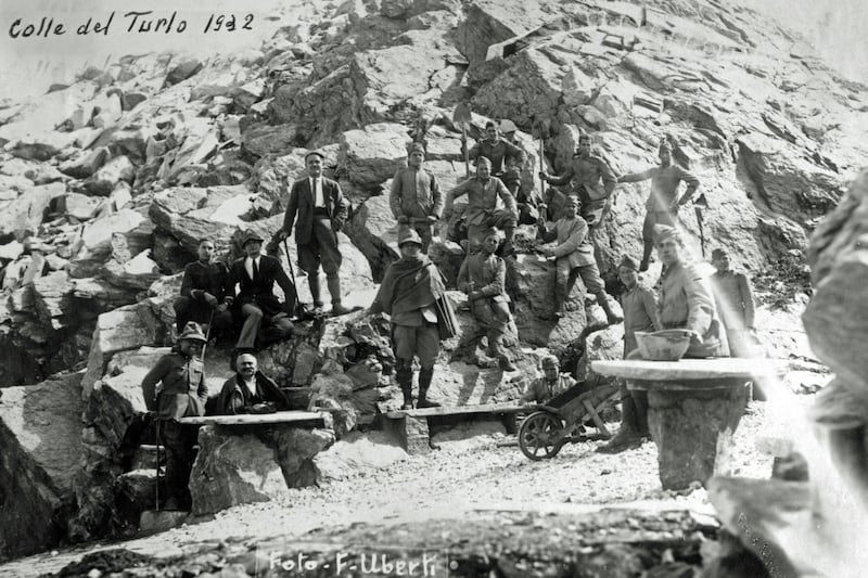 Gli Alpini impegnati a costruire la strada del Turlo 4
