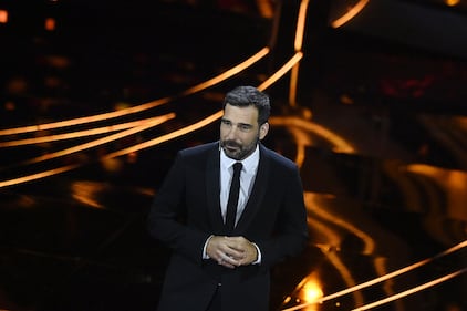 Sanremo 2024: ecco il look della terza serata del Festival di conduttore, co-conduttrice e ospiti 17