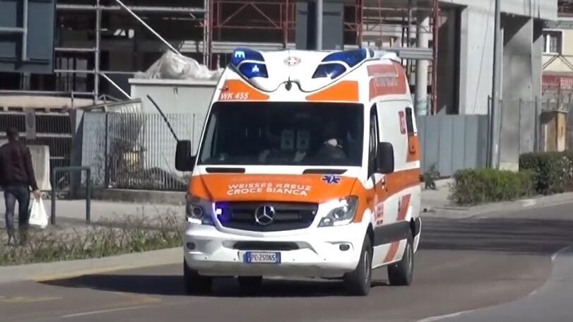 Bolzano, operatore aggredito da 5 stranieri mentre pulisce le strade