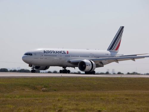Tagli ai voli in nome del green: la Ue appoggia la Francia