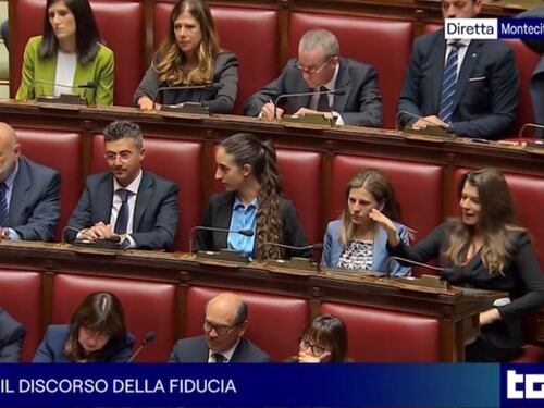 "Bastarda". L'insulto choc dei grillini alla Meloni